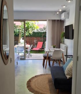 Juan-les-Pins Apartment | Idyllic Sun-Beach Studio with Garden, Steps from Juan Les Pins