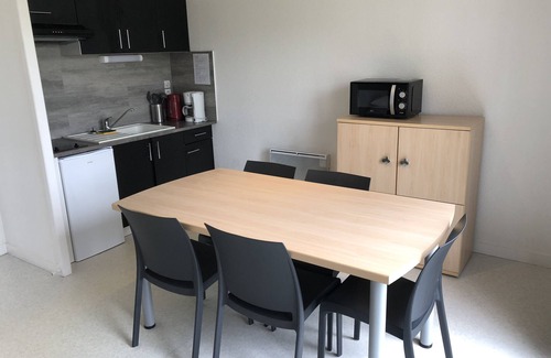 Beauvoir Apartment | Unforgettable Studio with Balcony and Pool Access