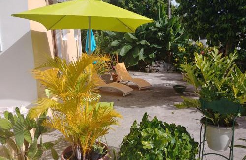 Port-Louis Villa | Cozy Studio with Ocean View & Guest Rated 7.5/10