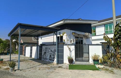 Central Seberang Perai House | Family-Friendly Studio Teratak Alisha with High Guest Rating