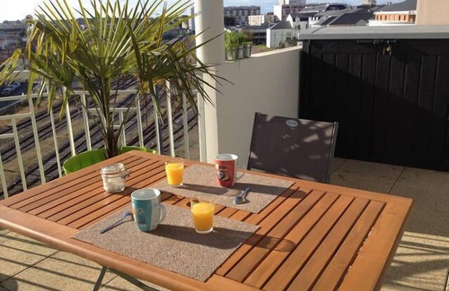 Les Sables d'Olonne Apartment | Inviting Studio Terrace with Ocean View in Secure Residence
