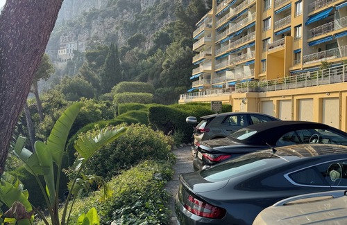 Eze Apartment | Studio terrace, beach access, sea view, near Monaco, greenery, quiet, 1900 villas