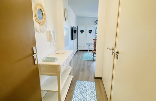 Biscarrosse Plage Apartment | Oceanfront Studio with Terrace & 10/10 Guest Rating