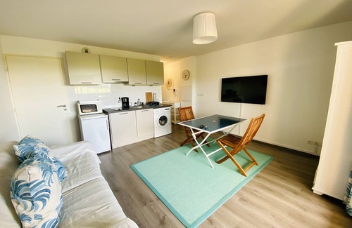 Biscarrosse Plage Apartment | Oceanfront Studio with Terrace & 10/10 Guest Rating
