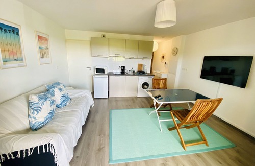 Biscarrosse Plage Apartment | Oceanfront Studio with Terrace & 10/10 Guest Rating