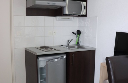 Salies-de-Bearn Apartment | Cozy Studio Terrasse with Pool Access and Family Amenities