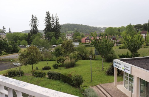 Salies-de-Bearn Apartment | Cozy Studio Terrasse with Pool Access and Family Amenities