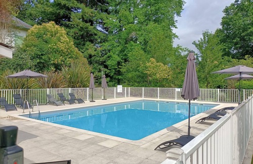 Salies-de-Bearn Apartment | Cozy Studio Terrasse with Pool Access and Family Amenities