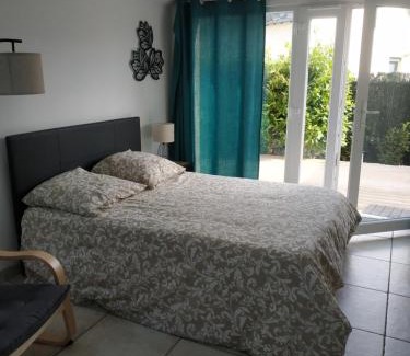 Barriere Saint Marc Apartment | Family-Friendly Studio Terrasse with Free Parking Awaits!