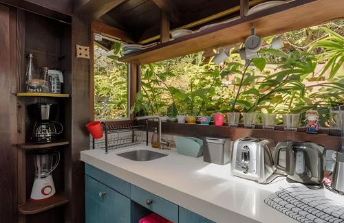Barra de Ibiraquera Apartment | Beautiful Studio Thai na Praia - Guest Rated 10/10 & Pet Friendly
