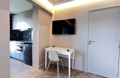 Parc-de-Montsouris Apartment | Studio Thélissa - At the foot of Metro Station Gentilly - Free parking