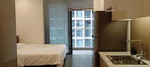 Tu Liem Apartment | Relaxing Studio Tonkin 2: Family-Friendly with Pools
