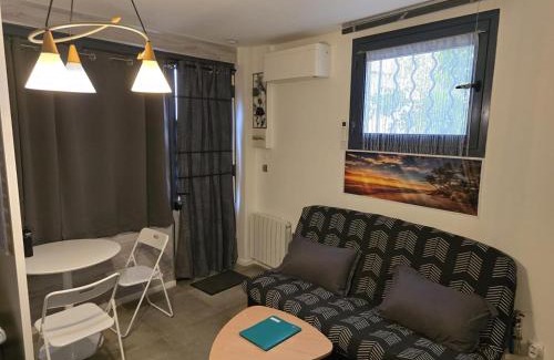 Lemasson Apartment | Cozy Studio Near the Sea with Kitchen & Family Amenities
