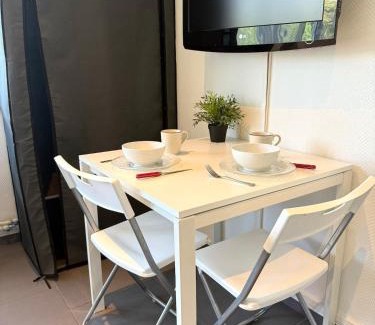 Faubourg-Raines Apartment | Comfortable Studio in Culinary City - Family Friendly Stay