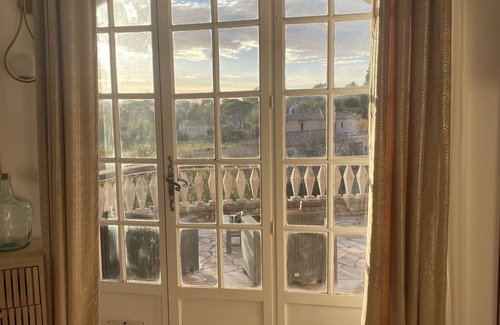 Les Camoins Apartment | Cozy Studio Très Chaleureux in the Heart of Marseille