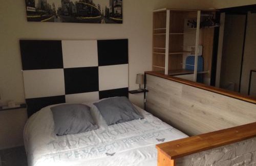Limoges Apartment | Cozy Studio: Pet and Child Friendly with 9/10 Guest Rating