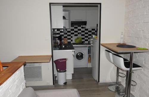 Limoges Apartment | Cozy Studio: Pet and Child Friendly with 9/10 Guest Rating