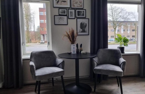 Groningen Apartment | Tranquil Studio Trenz - Stylish Retreat for Families