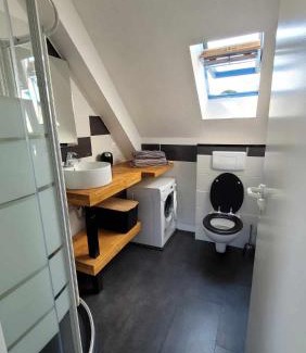 Trevou-Treguignec Apartment | Cozy Studio TRESTEL with Ocean View & Family-Friendly Amenities