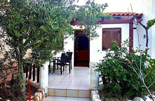 Palekastro Apartment | Inviting Oceanfront Studio for Family Getaways