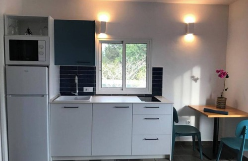 Zahora House | Pet-Friendly Oceanfront Studio with Pool and Spa Amenities