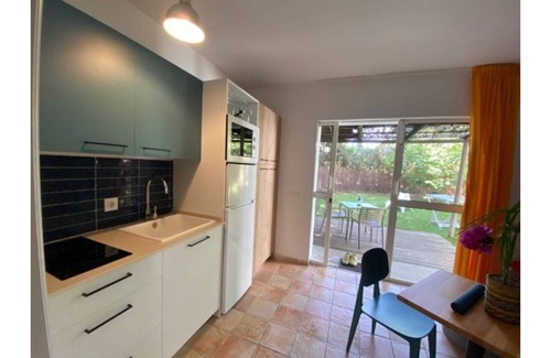 Zahora House | Pet-Friendly Oceanfront Studio with Pool and Spa Amenities