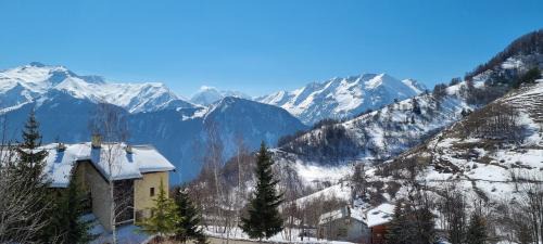 Huez-en-Oisans Apartment | Cozy Studio Uissan for 5, Steps from the Slopes