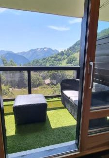 Huez-en-Oisans Apartment | Cozy Studio Uissan for 5, Steps from the Slopes