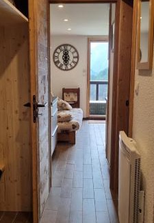 Huez-en-Oisans Apartment | Cozy Studio Uissan for 5, Steps from the Slopes