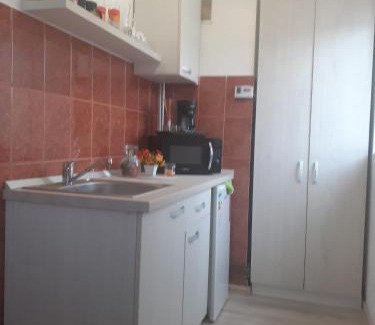 Onesti Apartment | Exceptional Studio Central - Guest Rated 9.7/10