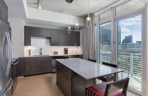 Civic District Condo | Modern Studio in Austin with Rooftop Pool & Full Kitchen