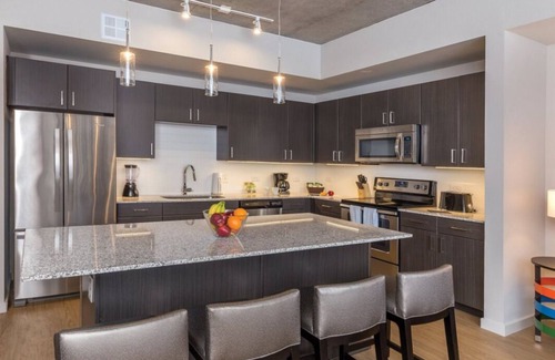 Civic District Condo | Modern Studio in Austin with Rooftop Pool & Full Kitchen