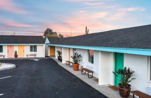 Chandler Apartment | Relaxing Studio Unit with Oceanfront Views and Pool