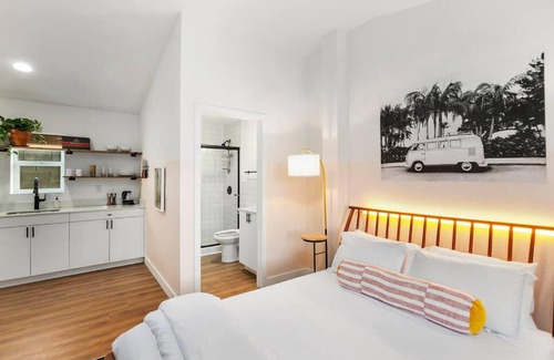 Chandler Apartment | Relaxing Studio Unit with Oceanfront Views and Pool
