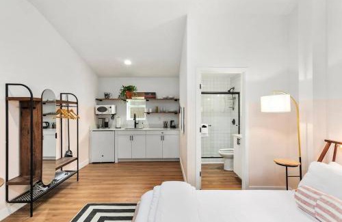 Chandler Apartment | Relaxing Studio Unit with Oceanfront Views and Pool