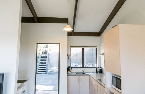 Kaiteriteri Apartment | Mid-Level Studio Unit with Breathtaking Sea Views