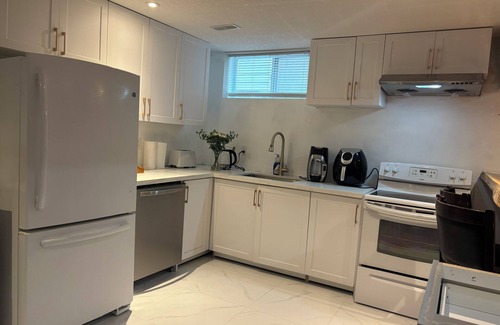 Grand River South Apartment | Cozy Studio Unti: Perfect for Families with Kitchen Access
