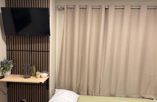 Terra Nova House | Studio unit with private entrance, 2 bed 1 bath