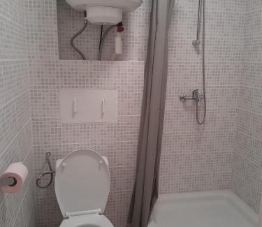 Saint-Mathieu Apartment | Cozy Studio Urbain with Retro Charm - Highly Rated Stay
