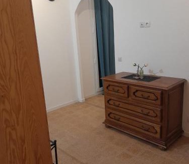 Saint-Mathieu Apartment | Cozy Studio Urbain with Retro Charm - Highly Rated Stay