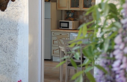 Beaucaire Apartment | Studio Vacation nine, any comfort, in the countryside - the gateway to the Camargue