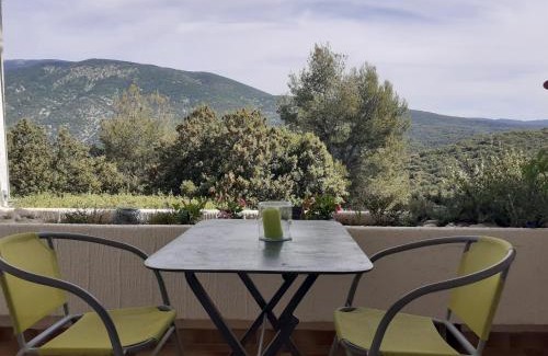 Mollans-sur-Ouveze Apartment | Oceanfront Bliss at Studio Ventoux – Rated 8.7/10