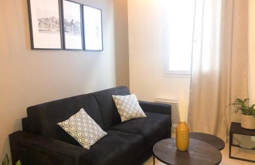 Antibes Old Town Apartment | Budget-Friendly Stay at Studio Vieil Antibes - Family Welcome