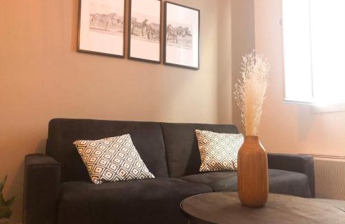 Antibes Old Town Apartment | Budget-Friendly Stay at Studio Vieil Antibes - Family Welcome