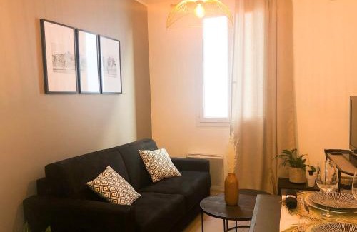 Antibes Old Town Apartment | Budget-Friendly Stay at Studio Vieil Antibes - Family Welcome