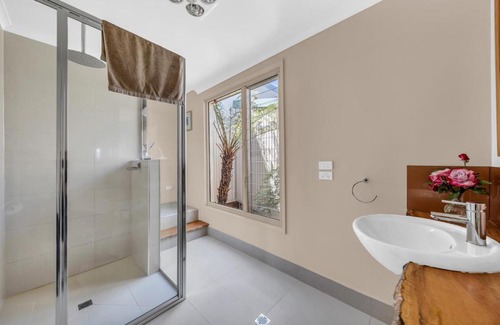 Mallacoota Apartment | Cozy Studio Views for Two - Rated 9/10 by Guests