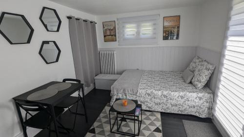 Tours House | Pet-Friendly Studio Volta Garden with Private Beach Access