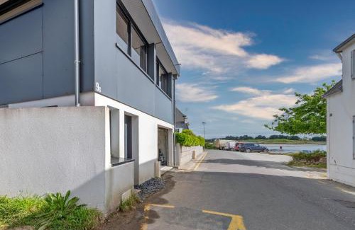 Plobannalec-Lesconil Apartment | Oceanfront Studio with Sea View, Rated 9.8 by Guests