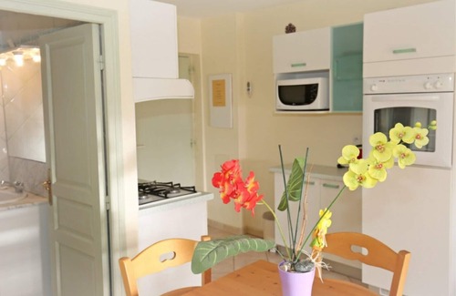 Farinole Apartment | Seaside Studio for 2-3 Guests: Highly Rated & Family-Friendly