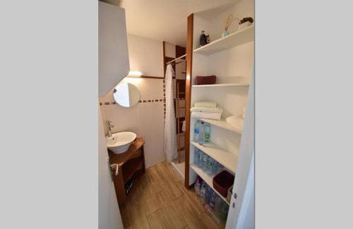 Pointe de la verdure Apartment | Oceanfront Studio Vue Mer Le Gosier with Pool & Hot Tub
